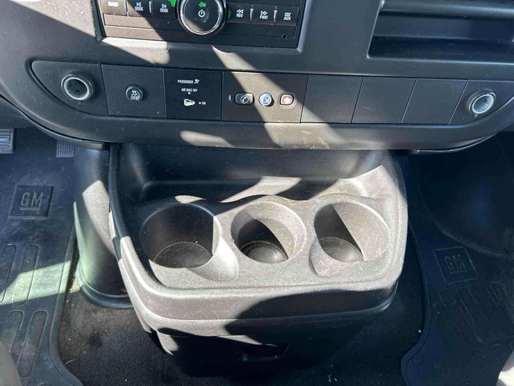 2012-chevrolet-express-3500-passenger-van-image-16