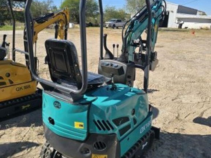 cfg-mini-excavator-qk16r-w-hydraulic-thumb-image-4