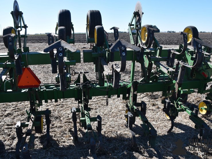 john-deere-845-image-18