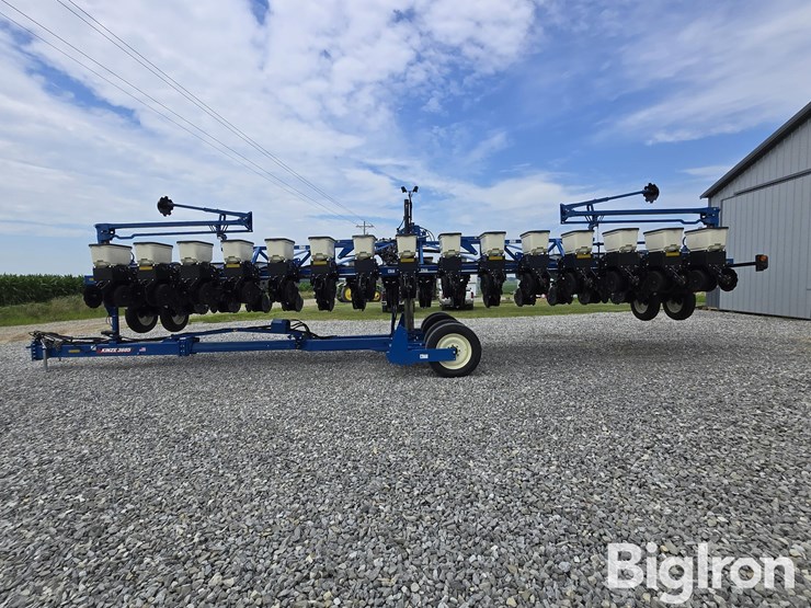 2023-kinze-3605-image-8