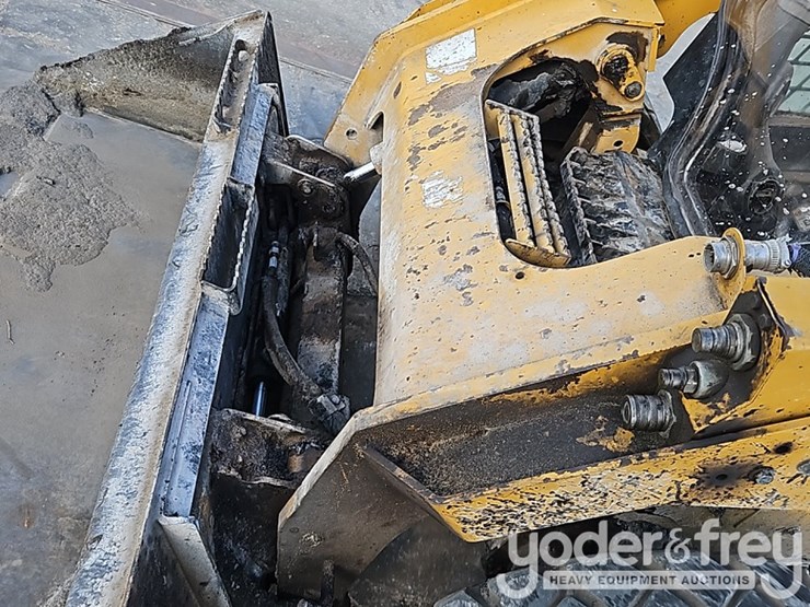 2019-caterpillar-262d3-image-13
