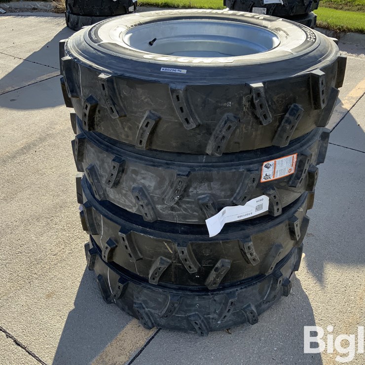 11R22.5 Pivot Tires & Rims