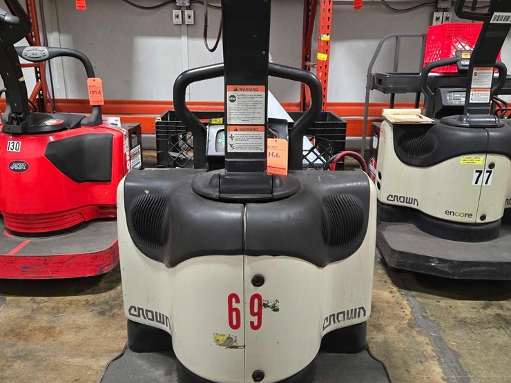 2015-crown-pe4500-60-image-4