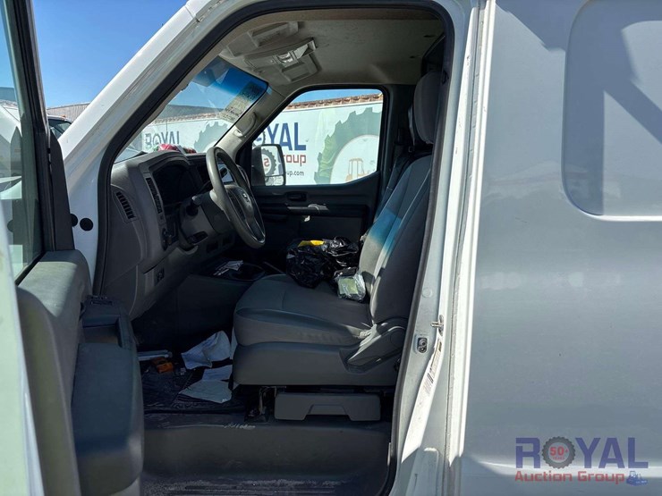 2021-nissan-nv2500hd-image-12