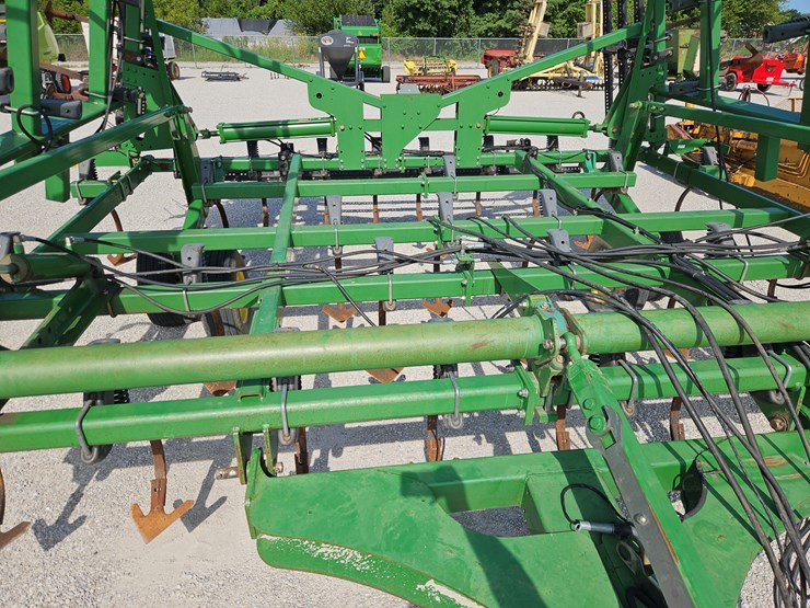 john-deere-2210-image-4