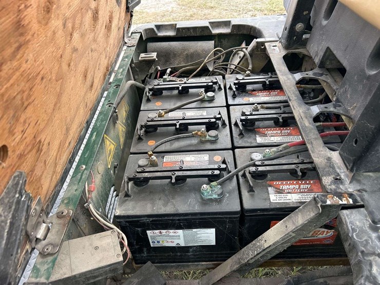 2014-cushman-electric-utility-cart-image-12