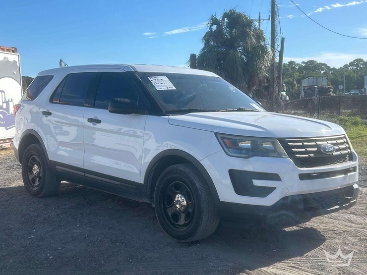 2016-ford-explorer-image-2