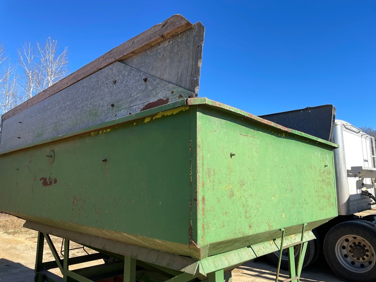 #5929-•-gravity-box-on-running-gear-image-34