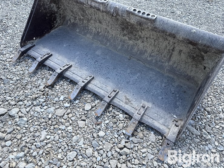 skid-steer-tooth-bucket-image-10