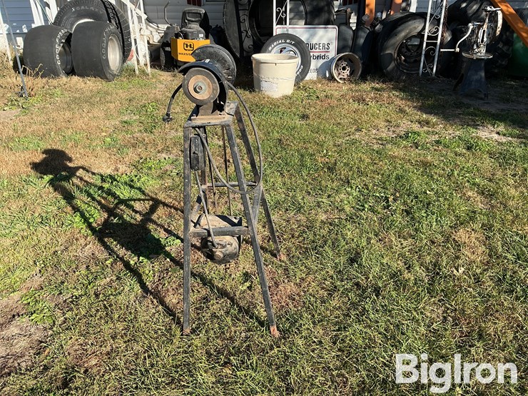 electric-grinder-on-stand-image-8