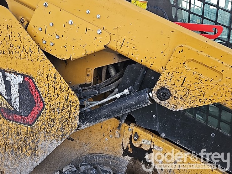 2019-caterpillar-262d3-image-9