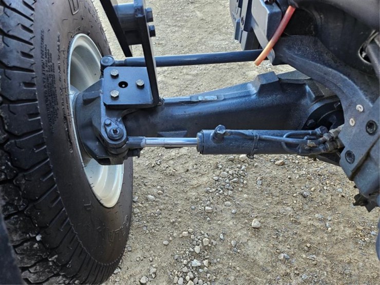 new-holland-tn65-image-36