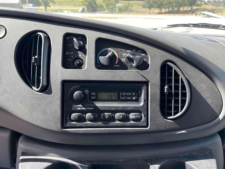 2007-ford-e350-image-16