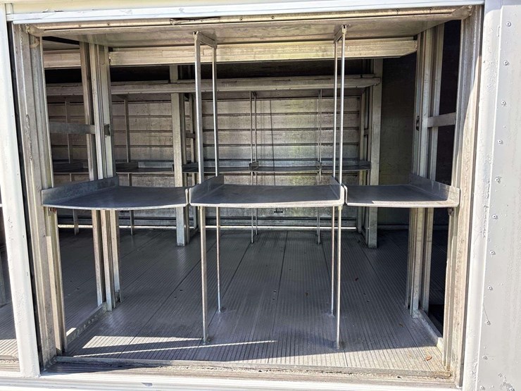 2016-isuzu-npr-image-9