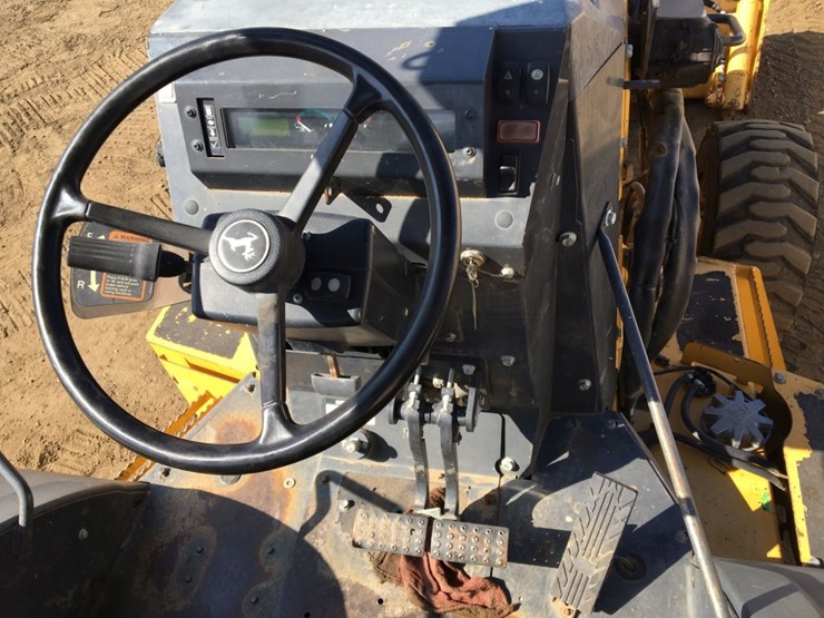 2019-deere-210lep-image-10