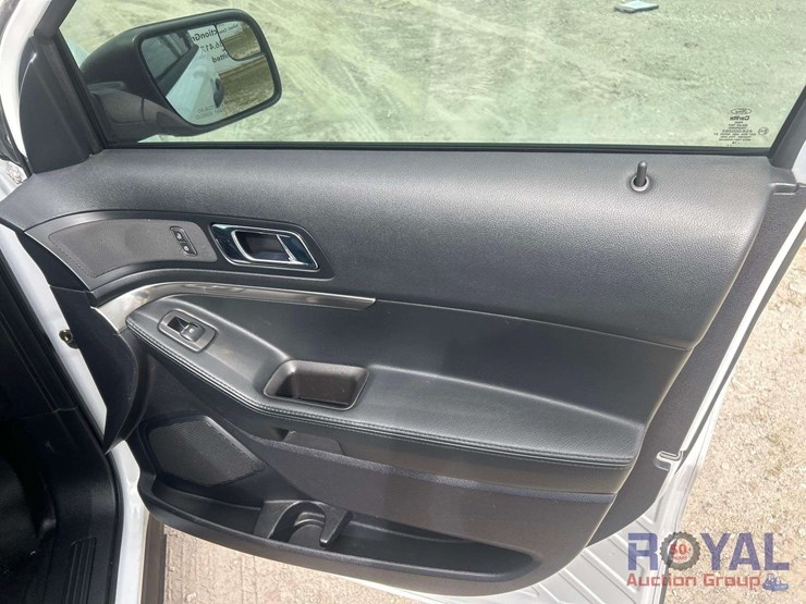 2018-ford-explorer-image-24