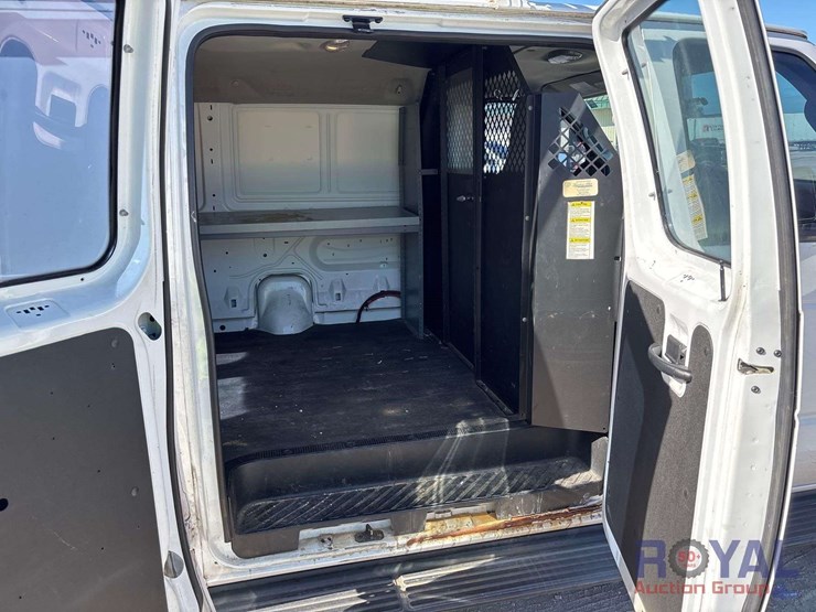 2013-ford-cargo-image-21