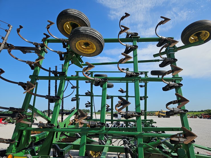 john-deere-2210-image-6