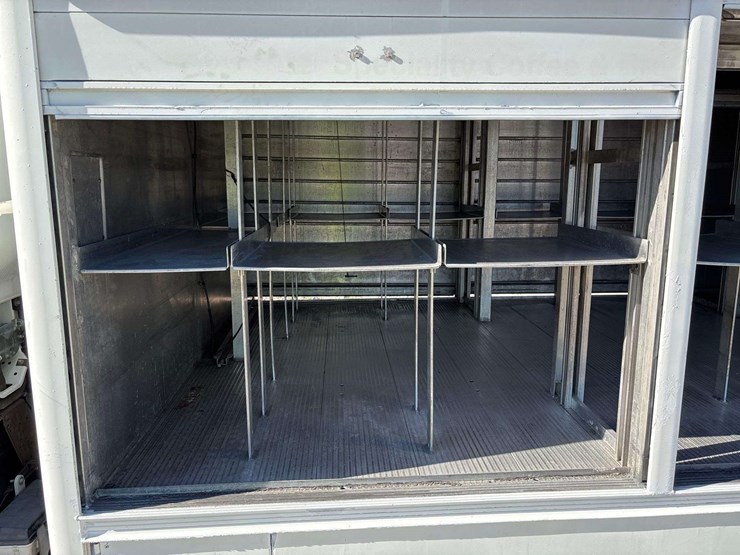 2016-isuzu-npr-image-10