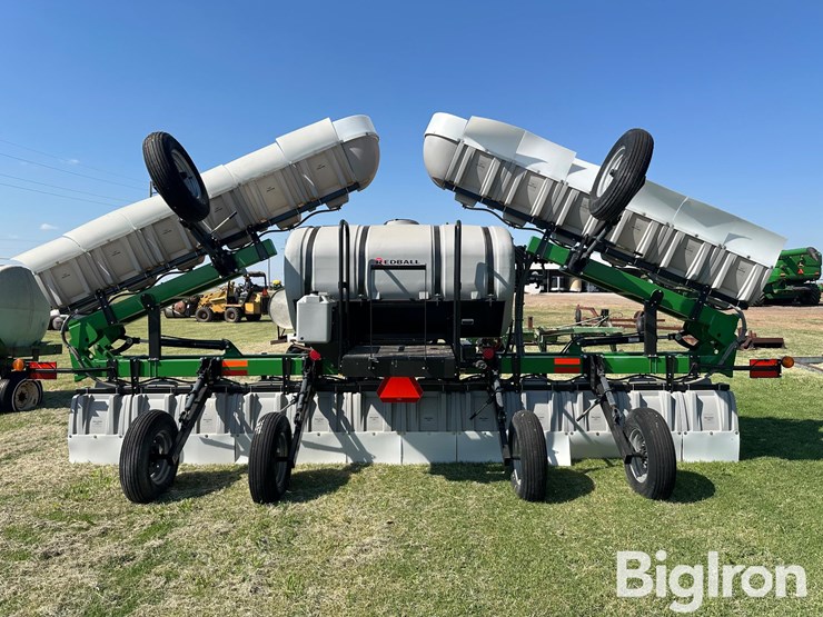 willmar-redball-642e-hooded-sprayer-image-6