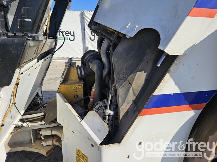 2014-caterpillar-cb54xw-image-16