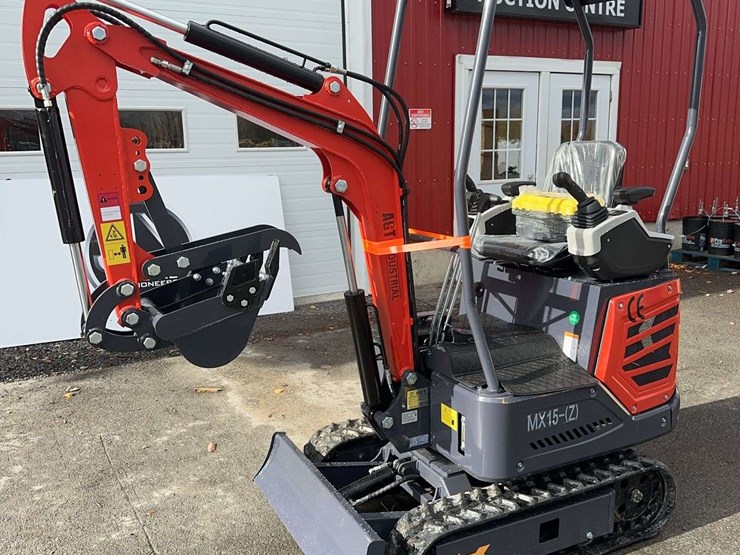 2025-agt-mx15z-mini-excavator-image-1