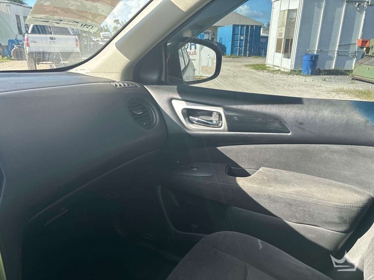 2016-nissan-pathfinder-image-10