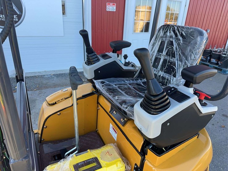 2025-agt-qk18z-mini-excavator-image-13