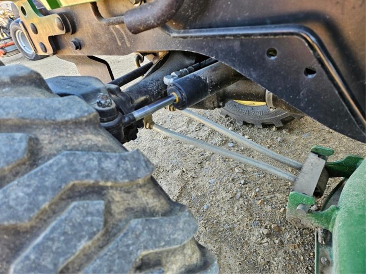 john-deere-2320-image-32