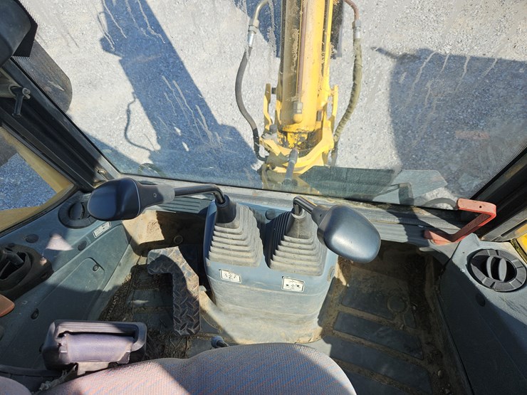 2004-new-holland-lb75b-image-11