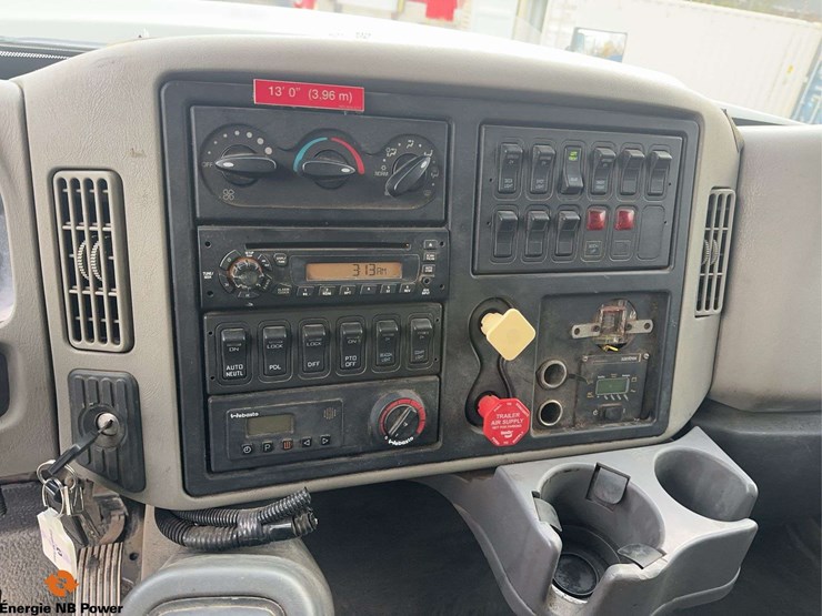 2012-international-7400-image-24