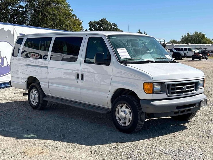 2007-ford-e350-image-4