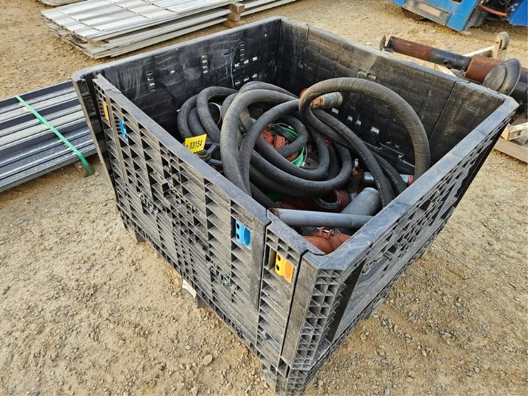 #3154-•-crate-with-valve-&-hoses-image-1