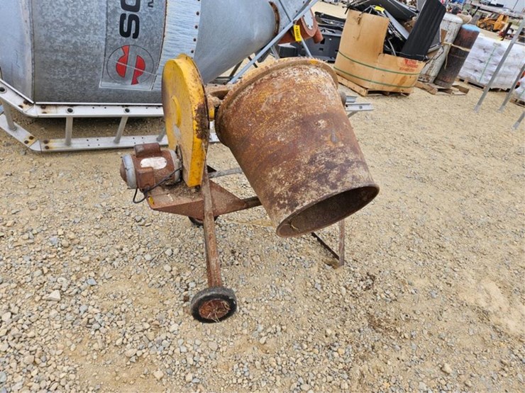 #3610-•-110-volt-concrete-mixer-image-16