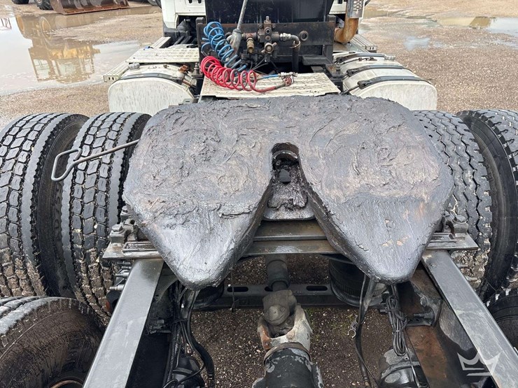 2012-mack-cxu613-day-cab-t/a-wet-kit-truck-tractor-image-14