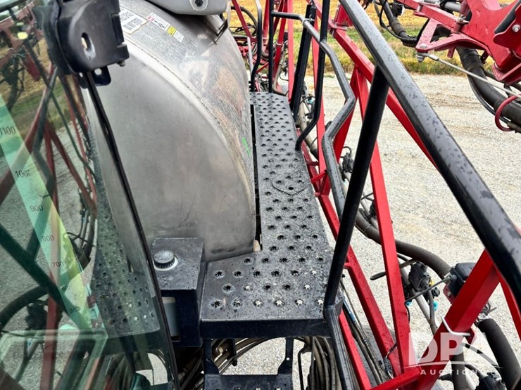 2019-case-ih-patriot-4440-image-101