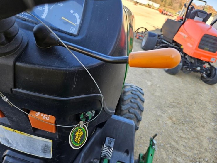 john-deere-2320-image-26