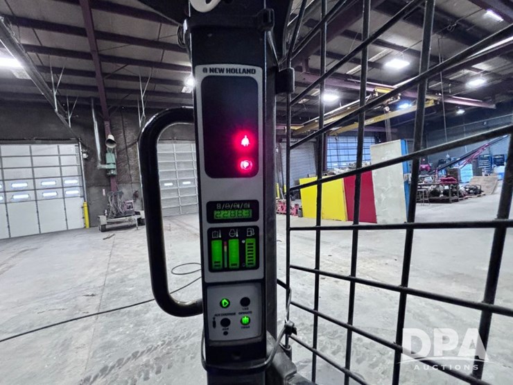 2011-new-holland-l218-image-35