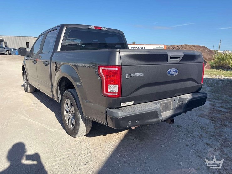 2015-ford-f-150-crew-cab-pickup-truck-image-3