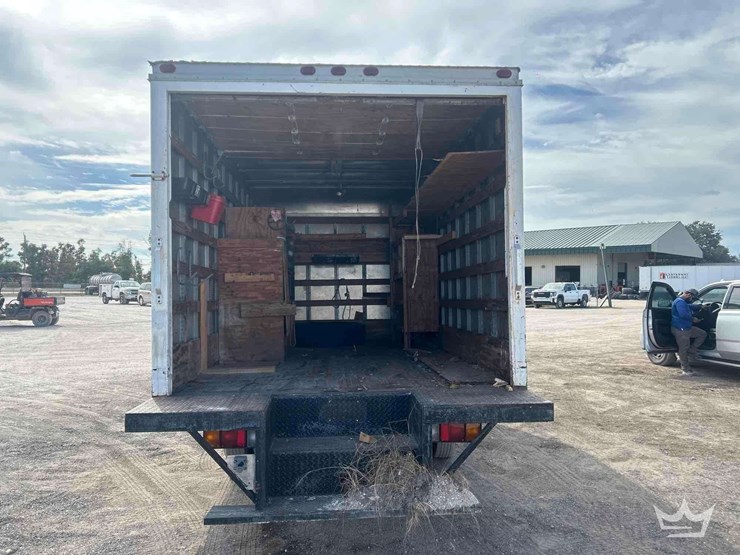 2002-isuzu-npr-image-25