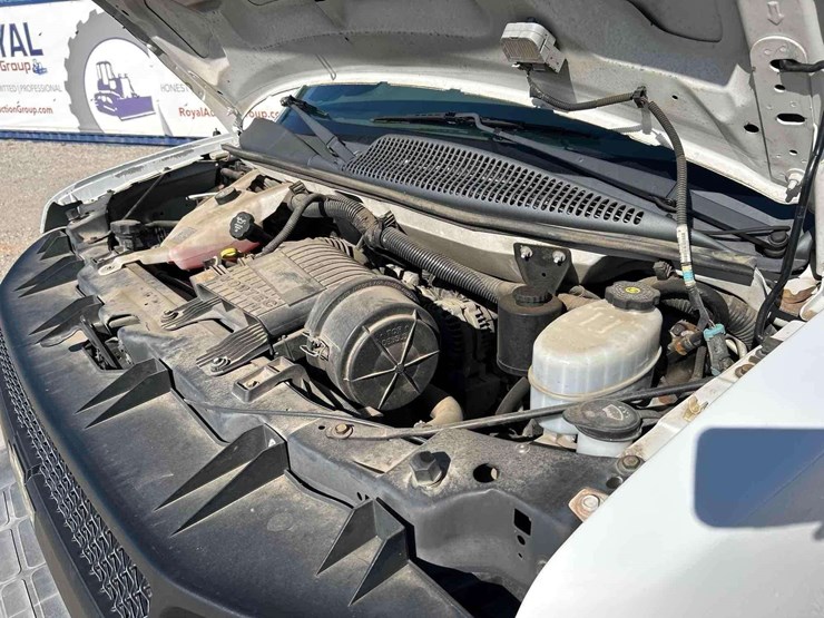 2013-chevrolet-express-3500-passenger-van-image-7