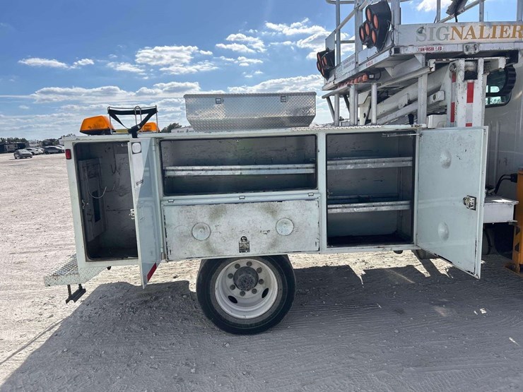 2002-international-4700-image-25