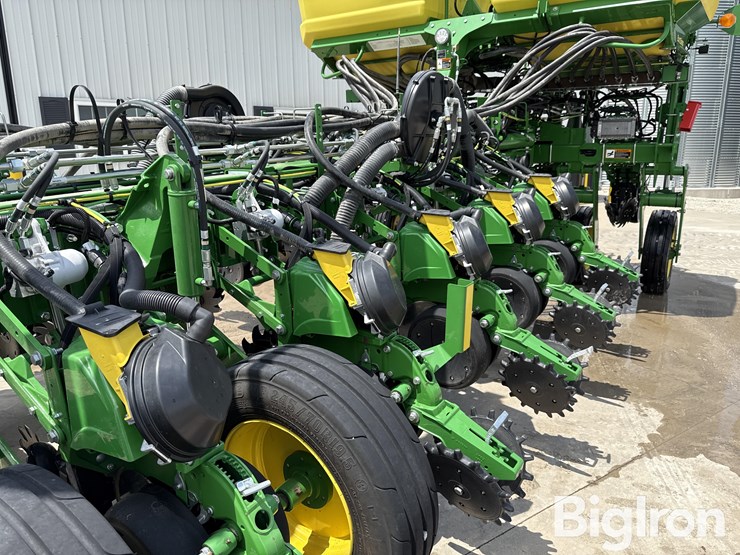 2022-john-deere-1775-image-14