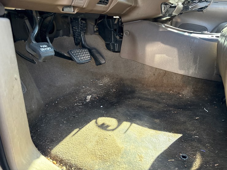 2004-toyota-sequoia-image-30