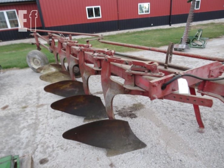 international-710-image-2