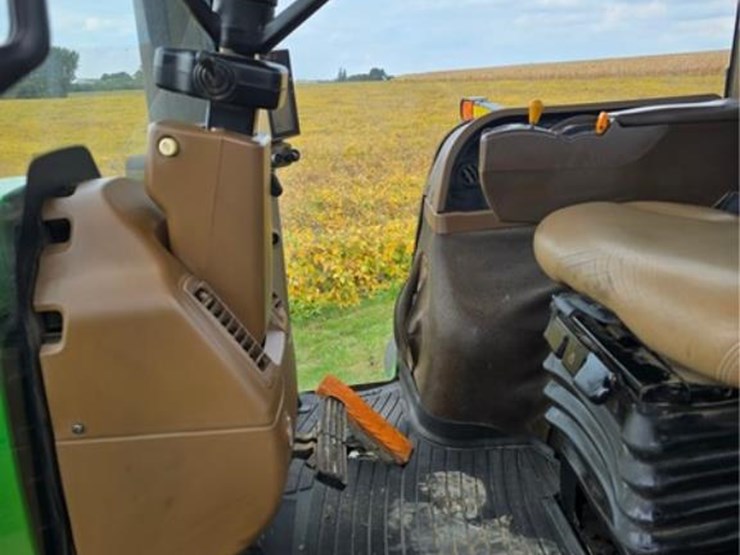 john-deere-8330-image-33