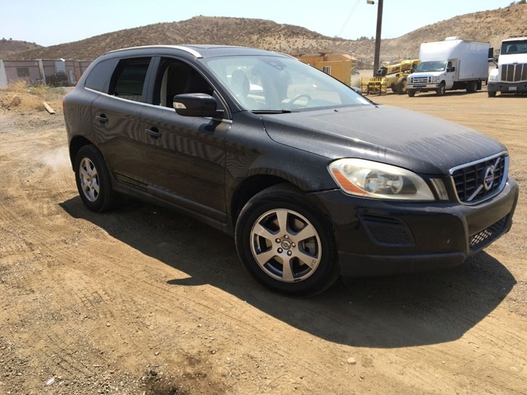 2012-volvo-xc60-image-2