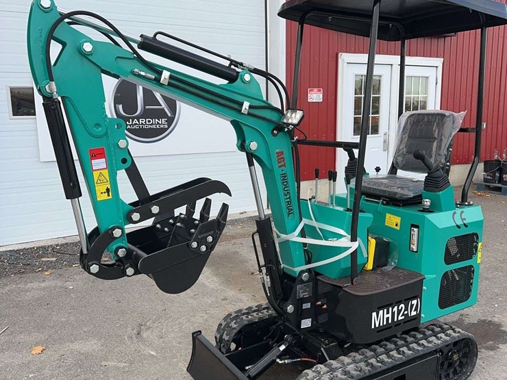 2025-agt-mh12z-mini-excavator-image-1