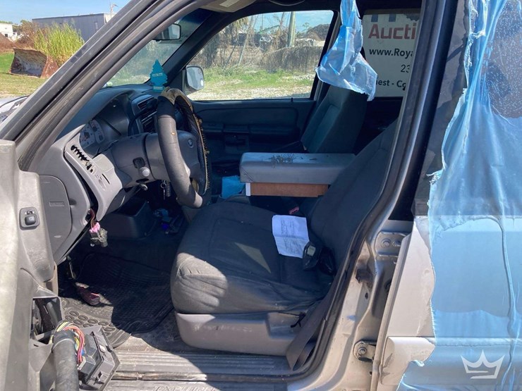 2004-ford-explorer-sport-trac-image-11