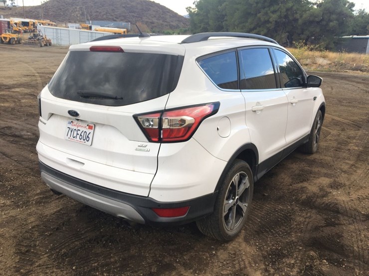 2017-ford-escape-se-image-3